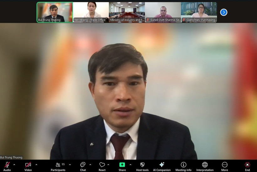 Bui Trung Thuong, Trade Counsellor at the Vietnamese Embassy in India, at the online seminar on June 25. (Photo: VNA)