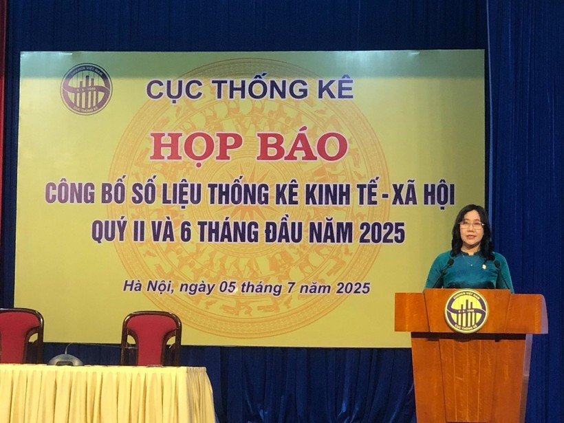 NSO Director Nguyen Thi Huong says that the global situation develops in a complicated and unpredictable fashion in the first half of the year. (Photo: VietnamPlus)