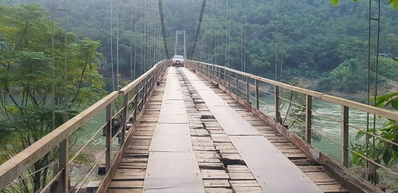 Many bridges have deteriorated, failing to meet technical requirements. (Photo: baochinhphu.vn)