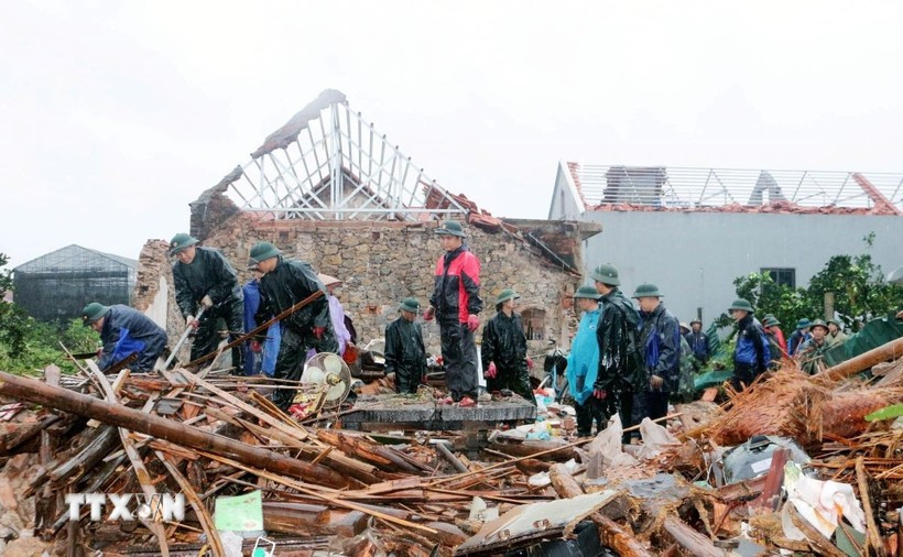 Typhoon Kajiki causes widespread devastation across northern and central regions. (Photo: VNA)