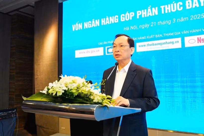 Deputy Governor of the State Bank of Vietnam Dao Minh Tu speaks at the roundtable. (Photo: VietnamPlus)