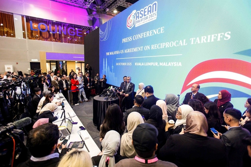 Investment, Trade and Industry Minister Datuk Seri Tengku Zafrul Abdul Aziz said some 1,711 tariff lines have been exempted from the 19% tariff. (Photo: malaymail.com)