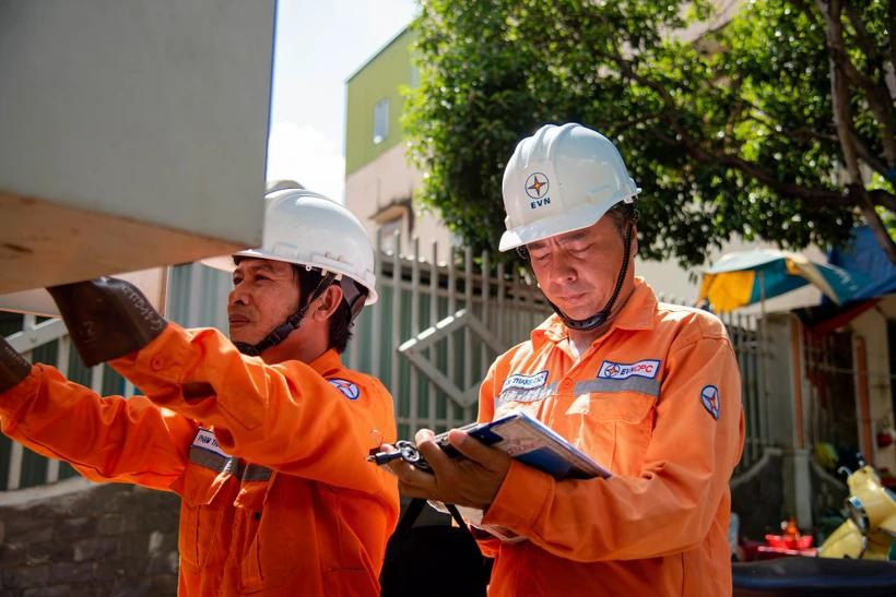 The average retail electricity price increases by 4.8% starting from May 10. (Photo: VNA)