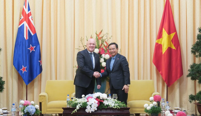 Chairman of the Ho Chi Minh City People’s Committee Nguyen Van Duoc (R) meets with New Zealand Prime Minister Christopher Luxon on February 28. (Photo: VNA)