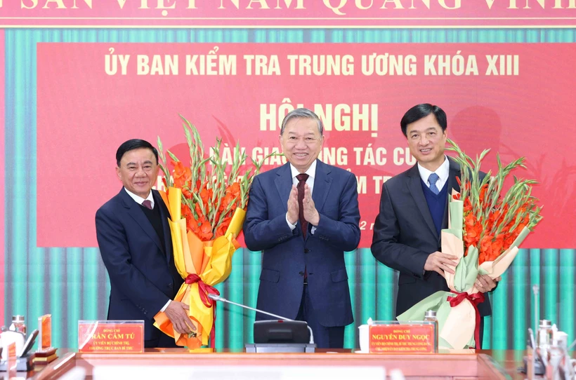 Party General Secretary To Lam (centre) at the conference in Hanoi on February 7 to hand over the work of the Chairperson of the 13th Communist Party of Vietnam (CPV) Central Committee’s Inspection Commission (Photo: VNA)