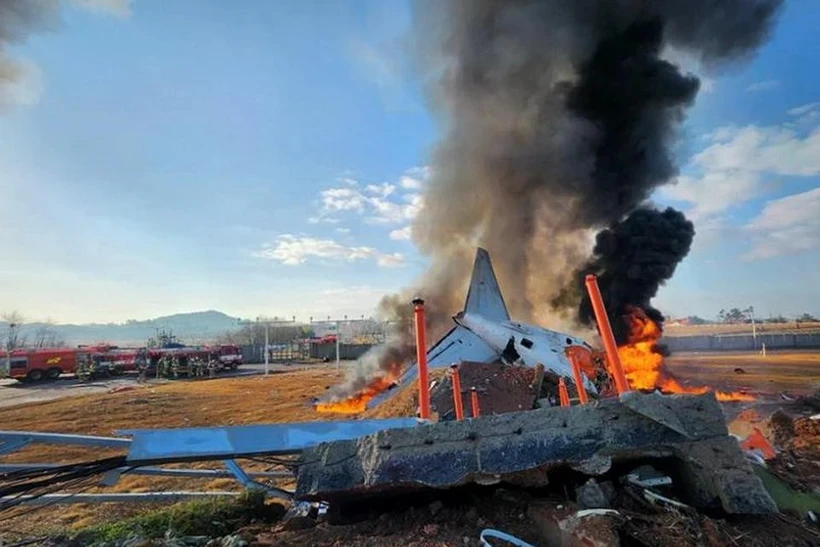 The scene of the crash at Muan International Airport in South Jeolla province, the RoK, December 29, 2024. (Photo: Yonhap/VNA)