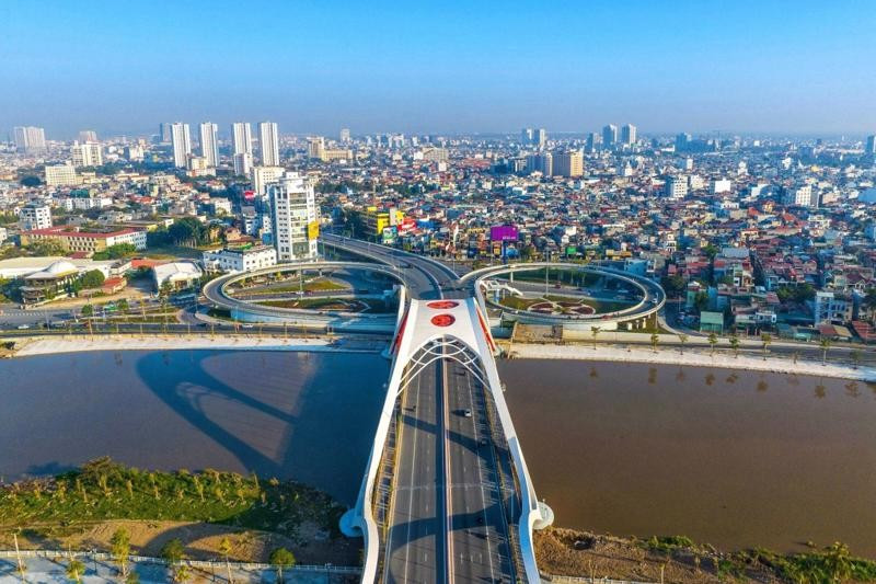 The northern port city of Hai Phong has worked hard to develop its infrastructure and promote administrative reform. (Photo: VNA)