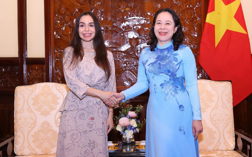 Vice State President Vo Thi Anh Xuan (right) receives Leyla Aliyeva, Vice President of Azerbaijan’s Heydar Aliyev Foundation, in Hanoi on April 22. (Photo: VNA)
