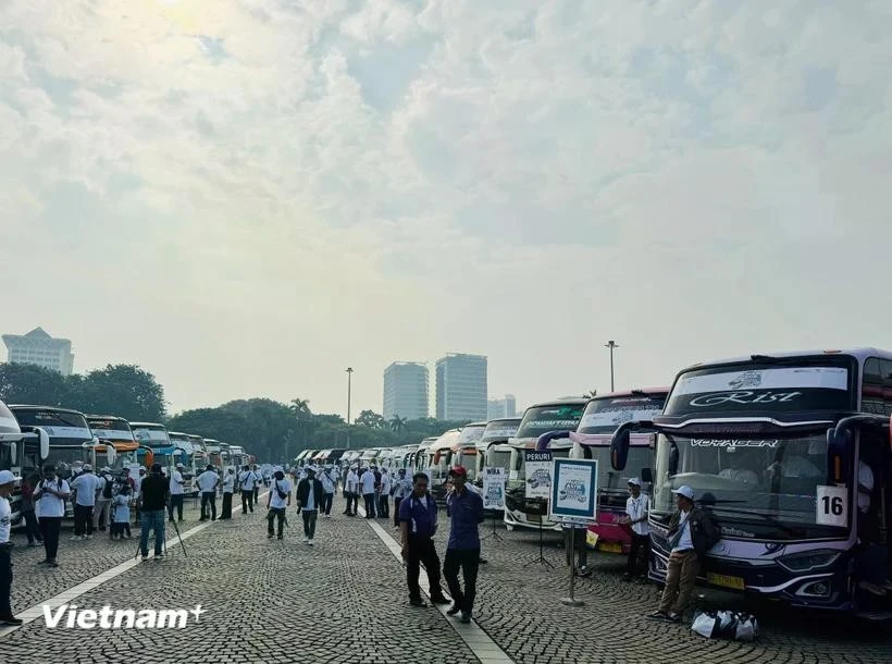 Indonesia's Ministry of Transport has prepared 30,451 buses to serve the homecoming flow. (Photo: VNA)