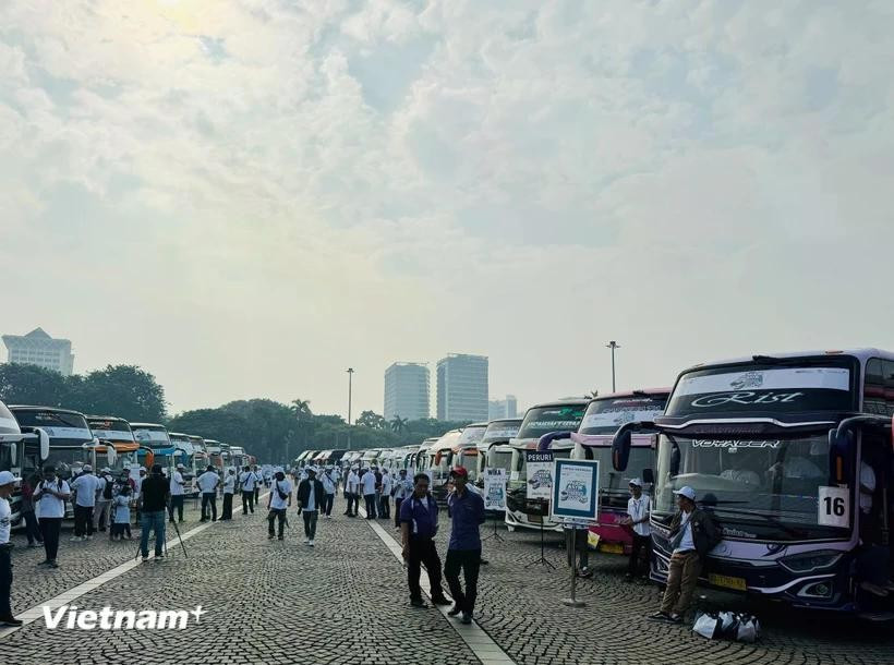 Indonesia's Ministry of Transport has prepared 30,451 buses to serve the homecoming flow. (Photo: VNA)