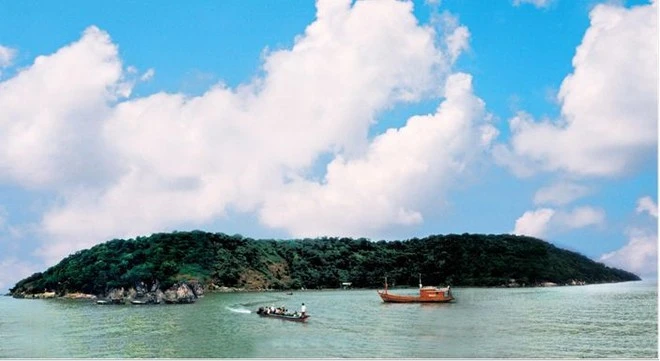 Hon Chuoi island boasts untouched and mysterious beauty. (Photo: camau.gov.vn)