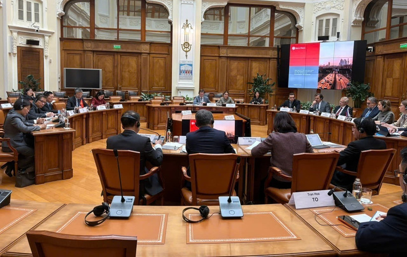 At the working session with the Bank of Russia (Photo: VNA)