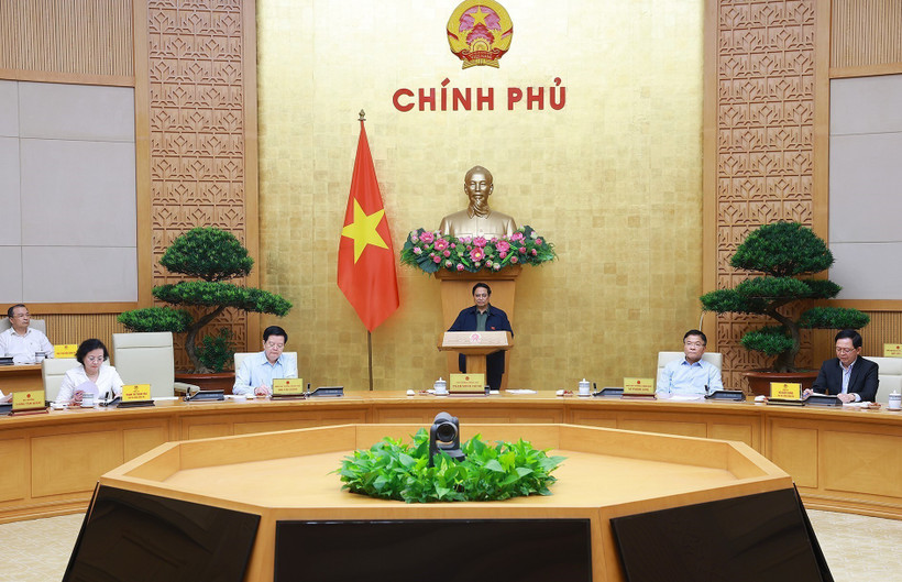 At the Government meeting on the implementation of the two-tier local government model in Hanoi on October 29 (Photo: VNA)