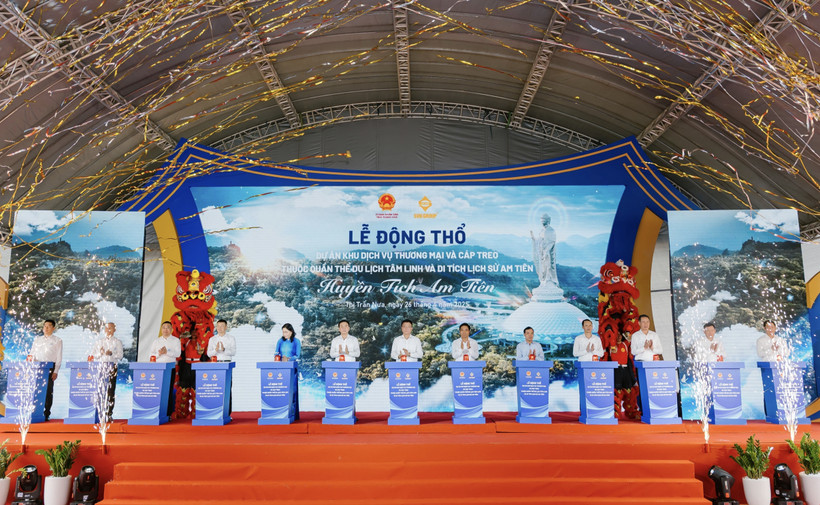 At the groundbreaking ceremony for the spiritual and historical tourism complex project - Legend of Am Tien (Photo: VNA)