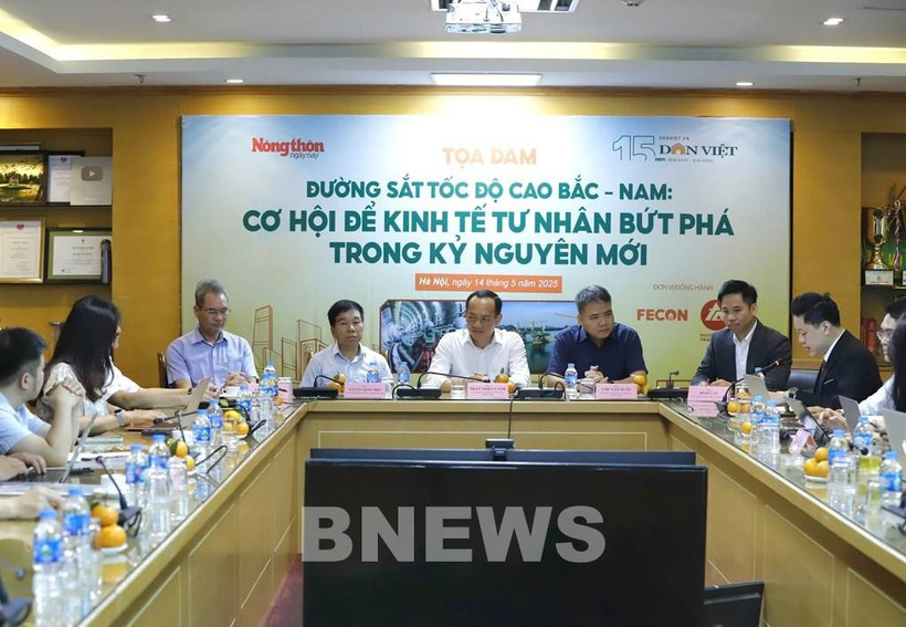 At the forum held by the Dan viet newspaper (Photo: VNA)