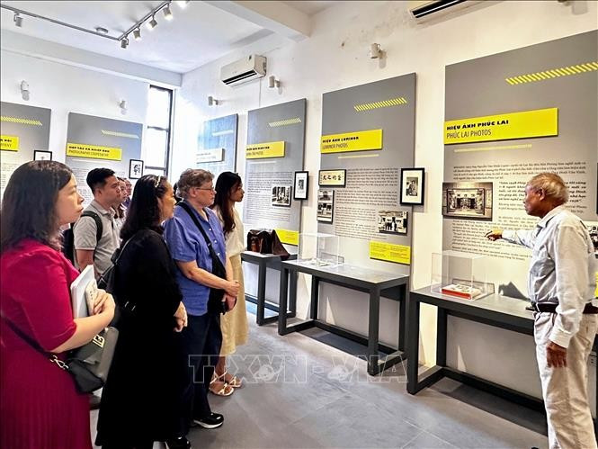 Visitors at the Lai Xa Photography Museum in Hoai Duc commune, Ha Noi (Photo: VNA)