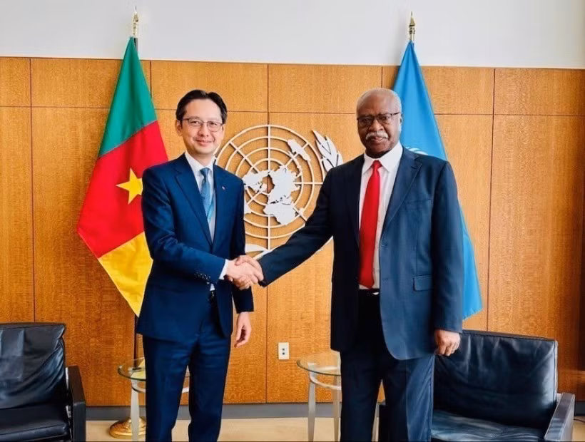 Ambassador Do Hung Viet, Permanent Representative of Vietnam to the UN (L), and President of the 79th session of the UN General Assembly Philemon Yang (Photo: VNA)
