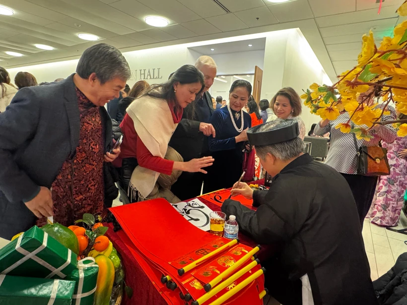 A calligraphy booth arranged at the Homeland Spring programme in Washington D.C. (Photo: VNA)