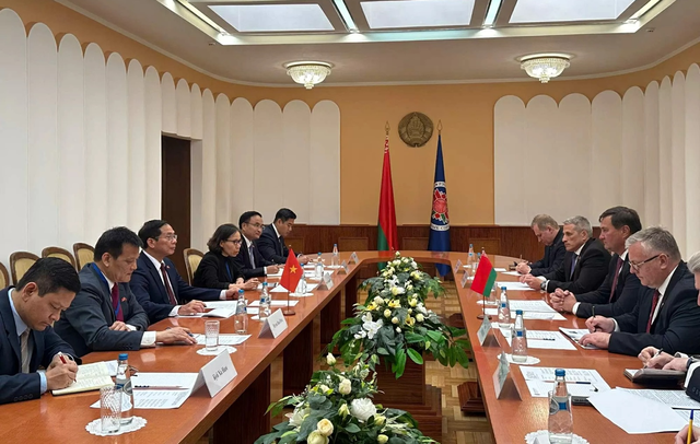 At the meeting in Minsk between Vietnamese Deputy Prime Minister and Minister of Foreign Affairs Bui Thanh Son and Belarusian Minister of Foreign Affairs Maxim Ryzhenkov (Photo: Vietnamese Ministry of Foreign Affairs)