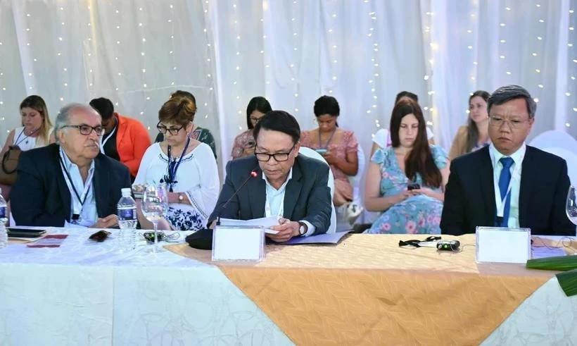 Standing Vice Chairman of the Vietnam Journalists’ Association Nguyen Duc Loi (centre) at the th International Colloquium Patria in Havana. (Photo: VNA)