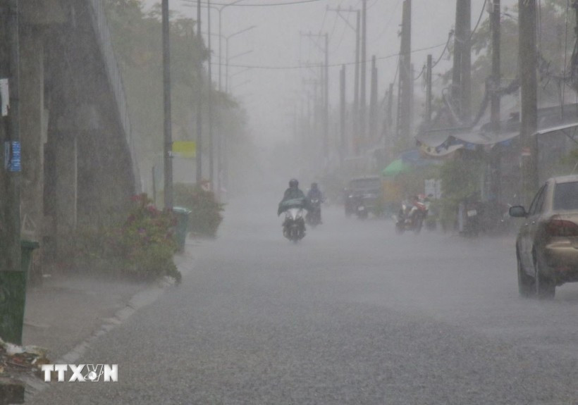 Torrential rains continue to pound Vietnam's northern and central region on August 27. (Photo: VNA)