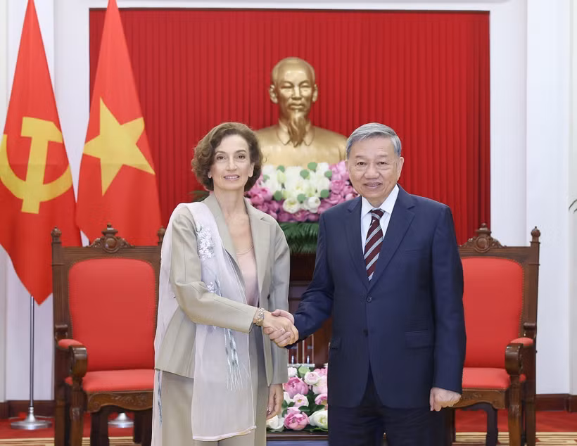 Party General Secretary To Lam (R) receives UNESCO Director-General Audrey Azoulay in Hanoi on June 27. (Photo: VNA)