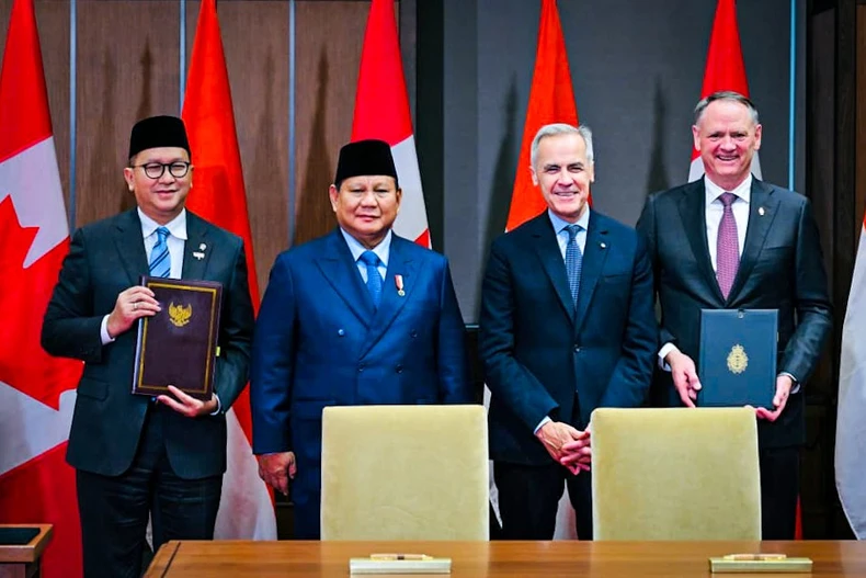 President Prabowo Subianto and Prime Minister of Canada Mark Carney witness the signing of Memorandum of Understanding between Indonesia and Canada, at the West Block, Parliament Hill, Ottawa, Canada, on Wednesday (09/24). (Photo: BPMI of Presidential Secretariat)