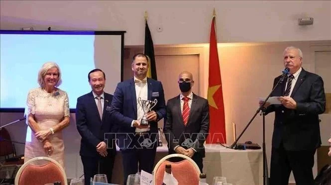 Belgium golf tournament raises funds for AO victims