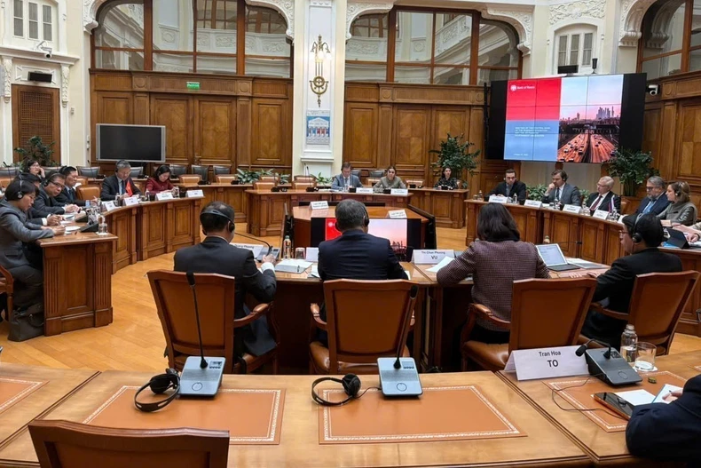 At the working session with the Bank of Russia (Photo: VNA)