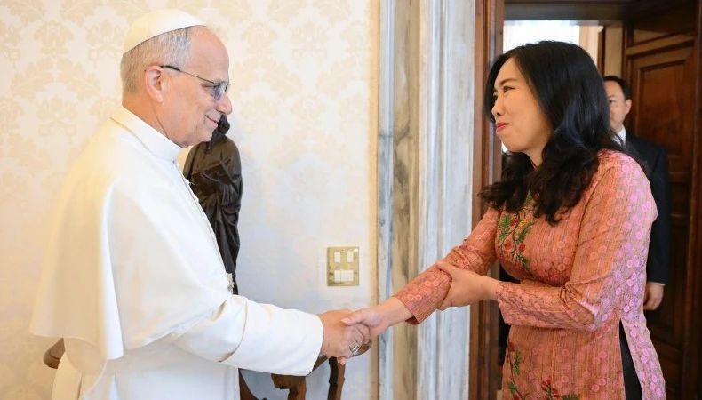 Deputy Minister of Foreign Affairs Le Thi Thu Hang meets with His Holiness Pope Leo XIV. (Photo: Ministry of Foreign Affairs)