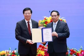 PM receives Honorary Professor title of Tsinghua University