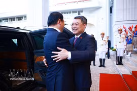 Welcome ceremony for Lao Prime Minister on his official visit to Vietnam 