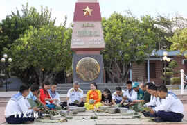 Spring bonds mainland and Truong Sa archipelago