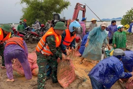 Storm causes widespread damage in central Vietnam