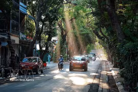 Hanoians race against summer heat