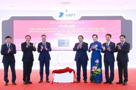 Prime Minister Pham Minh Chinh at the ceremony to place the signboard of the Vietnam-Laos-Thailand-Malaysia-Singapore land cable project carried out by VNPT. (Photo: VNA)