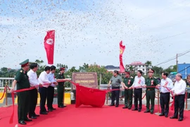 New Phong Chau bridge heals wounds, rekindles trust, happiness: PM