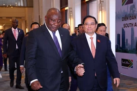 Vietnamese PM, South African President attend joint business forum