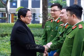 PM visits public security, national defence units on duty during Tet