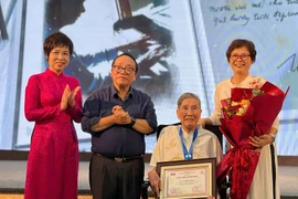 Veteran composer Pham Tuyen wins grand prize of De Men art awards
