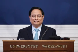 PM delivers policy speech at University of Warsaw