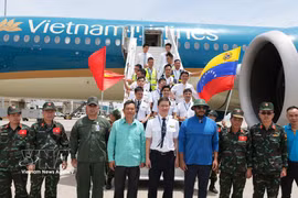 Vietnam delivers more than 45 tonnes of earthquake relief aid to Venezuela