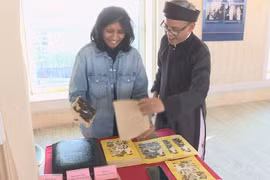 Vietnam showcases Dong Ho folk paintings in Paris, seeking UNESCO's recognition