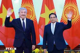 Vietnamese, Kyrgyz government leaders hold talks in Hanoi