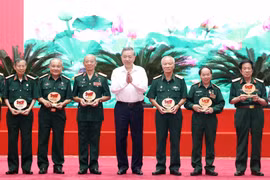 Party chief expresses gratitude to millions of ex-revolutionaries, war heroes