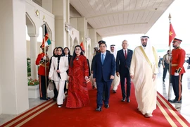 Prime Minister Pham Minh Chinh and his spouse begin a three-day official visit to Kuwait (Photo: VNA)