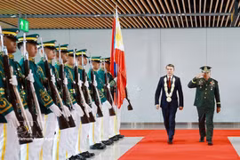 Prime Minister Le Minh Hung begins his participation in the 48th ASEAN Summit in Cebu, the Philippines. (Photo: VNA)