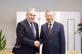 Party General Secretary gives a reception for former US Deputy Secretary of State on February 20 afternoon in Washington D.C. (Photo: VNA)