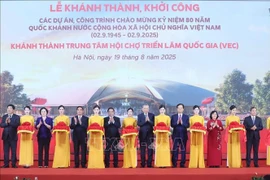 Party General Secretary To Lam, Prime Minister Pham Minh Chinh and delegates attned the groundbreaking and inauguration ceremony for 250 projects and works in 34 cities and provinces nationwide (PHoto: VNA).