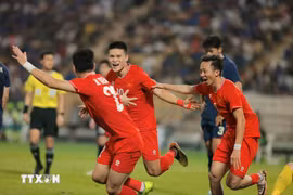 Vietnamese players cheers after a goal (Photo: VNA)